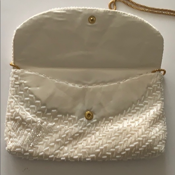 Vintage White shoulder beaded purse - Picture 3 of 5